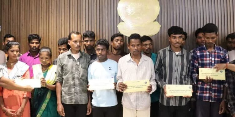 नक्सल संगठन से मोहभंग होने के बाद नक्सलियों ने फैसला लिया, 22 नक्सलियों ने किया सरेंडर…