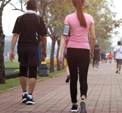 क्या है रिवर्स वॉकिंग, शरीर और दिमाग के लिए किस तरह होता है फायदेमंद, हेल्थ एक्सपर्ट ने बताया…