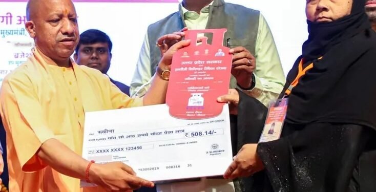 यूपी में उज्ज्वला योजना से महिलाओं को मिल रहा लाभ, मुख्यमंत्री आदित्यनाथ ने होली और रमजान के मौके पर  मुफ्त एलपीजी सिलेंडर वितरित किए…