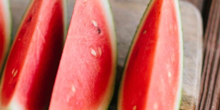 तरबूज के बीज दिल के स्वास्थ्य और ब्लड प्रेशर के लिए होते हैं फायदेमंद, खाने से मिलते हैं कई फायदे…