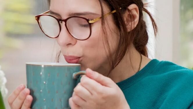 क्या सुबह गर्म पानी पीना सच में फायदेमंद है, इन पांच बीमारियों वाले लोगों को नहीं पीना चाहिए गर्म पानी…