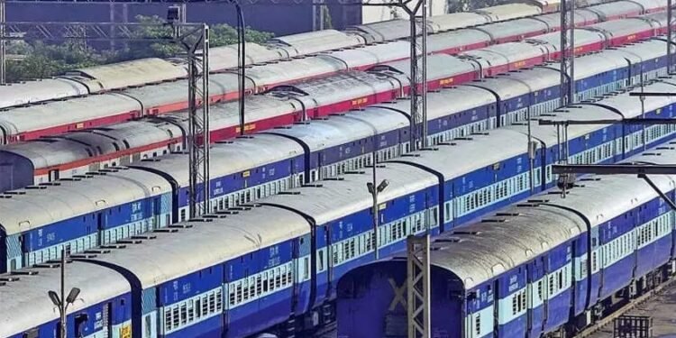रेल यात्रियों के लिए आई अच्छी खबर, अगर कंफर्म नहीं टिकट, फिर भी कर सकते हैं यात्रा, इस तरह…