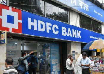 HDFC बैंक ने कस्टमर्स को दिया झटका, अब प्राइवेट बैंक देगा कम ब्‍याज…