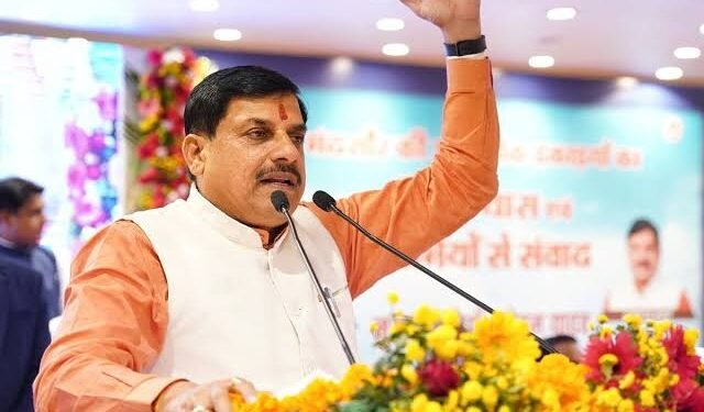 अब सहकारी समितियां चला सकेंगी पेट्रोल पंप और मेडिकल स्टोर, CM ने किया एलान…