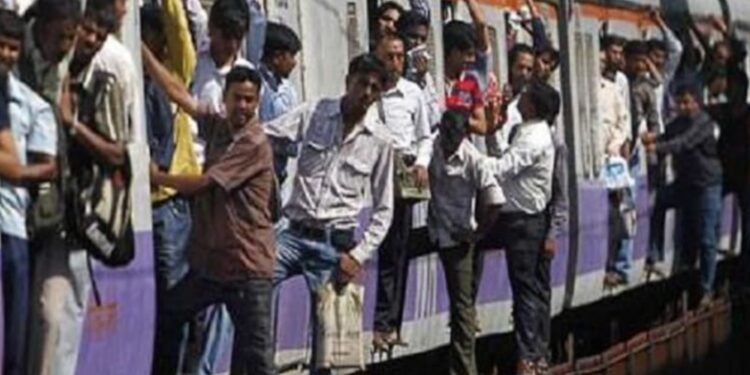 रेलवे की नई पहल,यात्रियों को अब चलती ट्रेन में उपलब्ध होगी दवाएं, TTE को दी गई ट्रेनिंग…