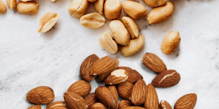सेहत के लिए क्या है ज्यादा अच्छा, बादाम या मूंगफली, जानें…