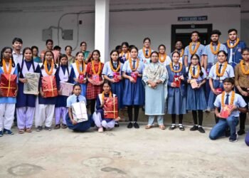 बोर्ड परीक्षा के टॉपर्स का सम्मान, कलेक्टर ने छात्रों की उपलब्धियों की सराहना की…