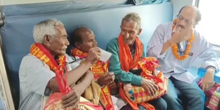 मुख्यमंत्री तीर्थ दर्शन योजना: राजनांदगांव से 3 जिले के 800 तीर्थयात्री शिर्डी के लिए निकले…