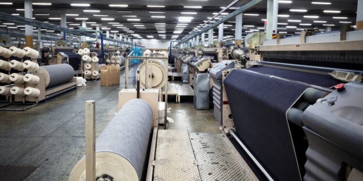 बांग्लादेशी सामानों पर सरकार ने प्रतिबंध लगाए, जानें भारत के कपड़ा मार्केट को कैसे होगा फायदा…