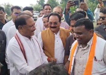 ग्राम मांदरी पहुंचे मुख्यमंत्री साय, चारपाई में बैठकर ग्रामीणों से किया संवाद, करोड़ों के विकासकार्यों की दी सौगात…