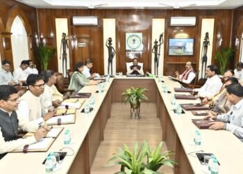 5 अनुसूचित जाति जनजाति स्टूडेंट्स को स्कॉलरशिप, शहीद के परिजन को हर विभाग में नौकरी, साय कैबिनेट के फैसले