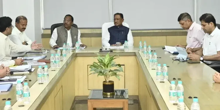 मुख्यमंत्री साय ने मंत्रालय महानदी भवन में आदिम जाति विकास, अनुसूचित जाति विकास, पिछड़ा वर्ग एवं अल्पसंख्यक विकास विभाग के कार्यों की उच्चस्तरीय समीक्षा