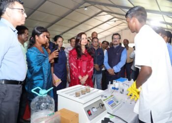 ओडिशा में प्राकृतिक खेती को बढ़ावा देने के लिए जिन्दल कृषि सेवा शुरू,शालू जिन्दल ने मोबाइल सॉयल टेस्टिंग वैन को दिखायी हरी झंडी