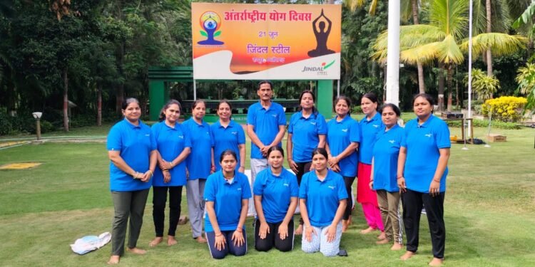 जिंदल स्टील एंड पावर लिमिटेड के मशीनरी डिवीजन रायपुर प्लांट में अंतर्राष्ट्रीय योग दिवस बड़े धूमधाम से मनाया गया