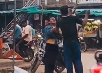 CG: दिनदहाड़े राहगीर पर चाकू से हमला, सनसनीखेज वारदात से मचा हड़कंप