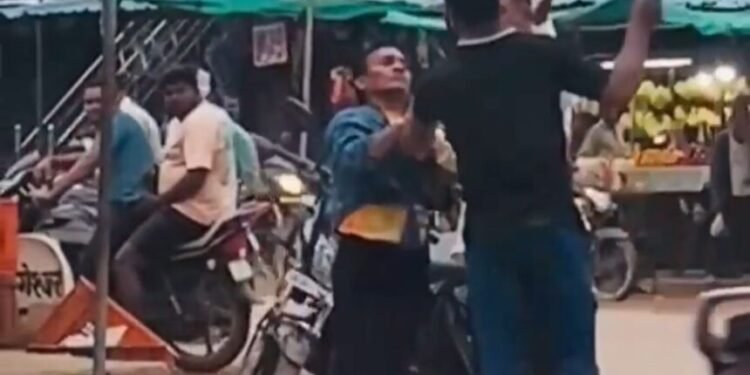 CG: दिनदहाड़े राहगीर पर चाकू से हमला, सनसनीखेज वारदात से मचा हड़कंप