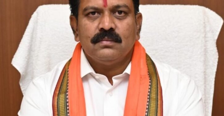 नक्सली हिंसा में शहीद पुलिसकर्मियों के परिजनों को अन्य विभागों में भी अनुकम्पा नियुक्ति परिजनों को मिलेगा विभाग चुनने का विकल्प,उप मुख्यमंत्री विजय शर्मा