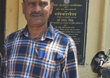 ASI रमेश यादव पर गंभीर आरोप: 7 साल से एक ही थाने में जमे, कबाड़ियों से गहरे संबंध