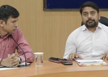 आयुक्त आशुतोष पाण्डेय की अध्यक्षता में समय सीमा की बैठक आयोजित विभागवार कार्यों की समीक्षा कर शीघ्रता से निराकरण के दिए निर्देश