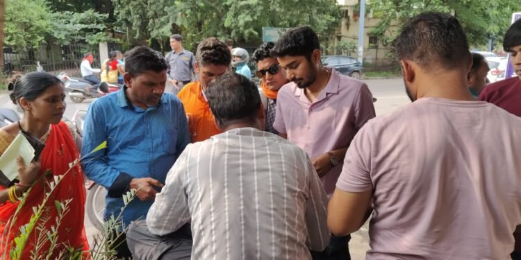 हाई सिक्योरिटी नंबर प्लेट को लेकर RTO की विशेष मुहिम: नगर निगम के सामने चला जागरूकता अभियान, भारी संख्या में पहुंचे वाहन मालिक