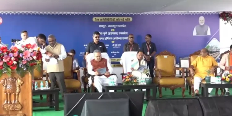 पीएम मोदी ने रायपुर-जबलपुर ट्रेन का किया शुभारंभ, सीएम साय सहित ये नेता रहे मौजूद