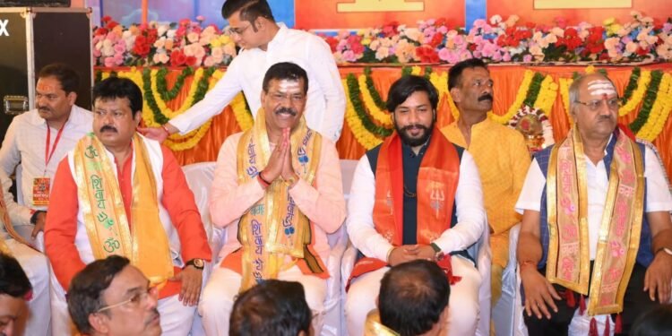 गुढ़ियारी से महादेव घाट तक भव्य कांवड़ यात्रा का आयोजन, मुख्यमंत्री विष्णु देव साय ने किया शुभारंभराजेश मूणत और मोतीलाल साहू के नेतृत्व में उमड़ा शिवभक्ति का जनसैलाब