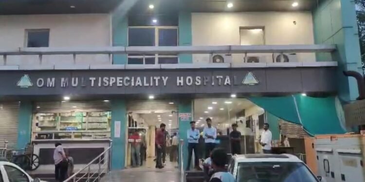 ऑर्थो पेशेंट की मौत पर बवाल, ओम हॉस्पिटल पर लापरवाही के गंभीर आरोप डीडी नगर थाना में प्रदर्शन, डायरेक्टर के कारोबारी रोल पर भी उठे सवाल