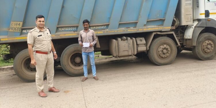 बिना तिरपाल कोयला व राखड़ ढोने वाले 188 वाहनों पर रायपुर उड़नदस्ता की बड़ी कार्रवाई, ₹2.18 लाख जुर्माना