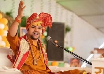 धीरेंद्र शास्त्री की मांग पर सियासत, मंदिर-मस्जिद में देशभक्ति गीत को लेकर मुस्लिम धर्मगुरु ने जताई आपत्ति, जानिए किसने क्या कहा…