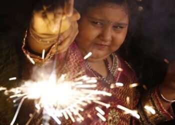 दिवाली पर बच्चों की सुरक्षा पहले, पटाखों की मस्ती में भूलें नहीं ये जरूरी बातें…
