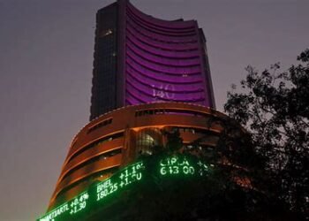 शेयर बाजार में अचानक उछाल, सेंसेक्स-निफ्टी ने दिखाया दम, IT और बैंकिंग स्टॉक्स चमके, क्या है पीछे की कहानी…