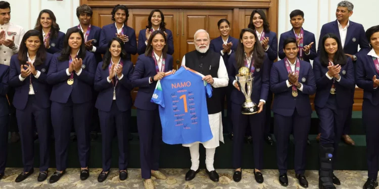 Indian Women’s Cricket Team को सम्मान-मंच पर आमद: प्रधानमंत्री से भेंट व सेलिब्रेशन