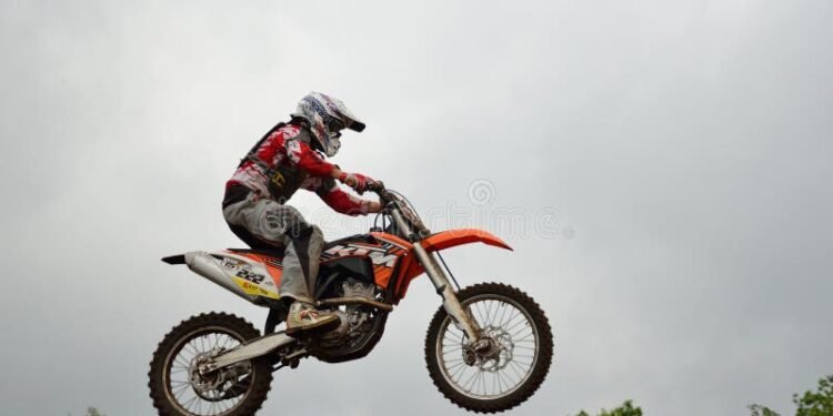 राजधानी रायपुर के बूढ़ापारा स्थित आउटडोर स्टेडियम में आज और कल इंजन का शोर और आसमान में बाइक्स उड़ती नजर आएंगी