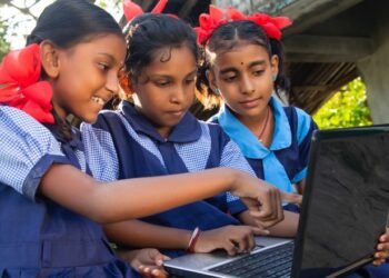 ग्रामीण से शहरी तक शिक्षा में बदलावछत्तीसगढ़ सरकार की डिजिटल पहलछात्रों को मिलेगा समान और आधुनिक सीखने का अवसर