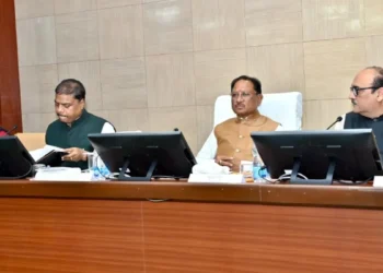छत्तीसगढ़ में कानून-व्यवस्था को नई मजबूती मुख्यमंत्री विष्णु देव साय के निर्देश पर सख्त कदम जन सुरक्षा और महिला सुरक्षा पर विशेष ध्यान