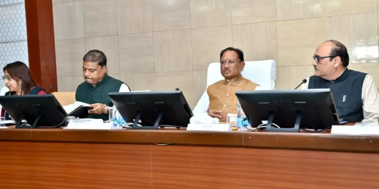 छत्तीसगढ़ में कानून-व्यवस्था को नई मजबूती मुख्यमंत्री विष्णु देव साय के निर्देश पर सख्त कदम जन सुरक्षा और महिला सुरक्षा पर विशेष ध्यान