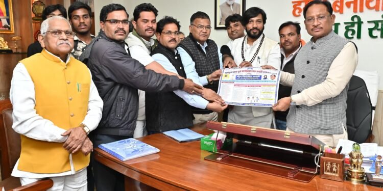 मुख्यमंत्री श्री विष्णुदेव साय से सतनामी विकास परिषद के प्रतिनिधिमंडल ने की सौजन्य भेंट गुरु घासीदास जयंती समारोह में शामिल होने का दिया आमंत्रण