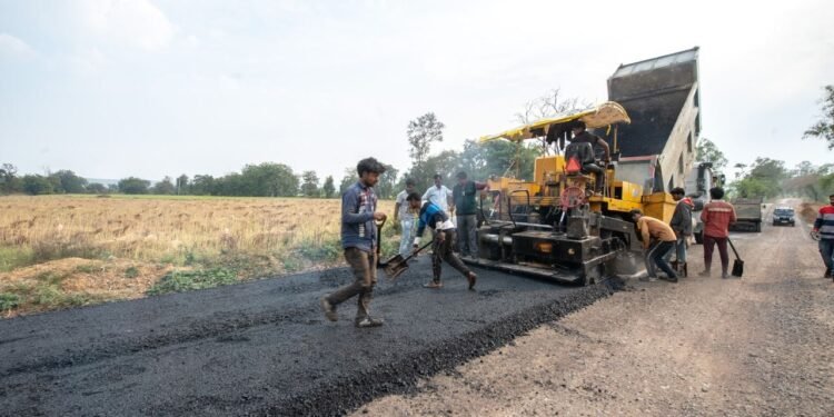 ग्रामीण कनेक्टिविटी पर सरकार का जोर, सड़क और पुल निर्माण कार्य तेज