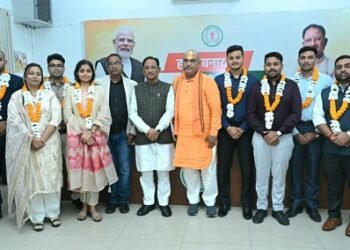 मुख्यमंत्री श्री विष्णु देव साय से छत्तीसगढ़ लोक सेवा आयोग 2024 के टॉप 10 अभ्यर्थियों ने की सौजन्य भेंट मुख्यमंत्री ने दी शुभकामनाएं