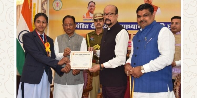 प्रतिभा का सम्मान: 10वीं-12वीं के टॉपर्स को गोल्ड-सिल्वर मेडल और नकद पुरस्कार…