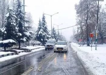 IMD ने जारी किया अलर्ट पहाड़ों पर ‘सफेद आफत’ तो मैदानों में बारिश के साथ बर्फीली हवाएं, अगले 48 घंटे हैं भारी…