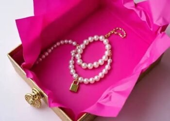 आखिर सोना और चांदी हमेशा गुलाबी कागज में ही क्यों मिलता है किसी को नहीं पता होगा इसका जवाब…