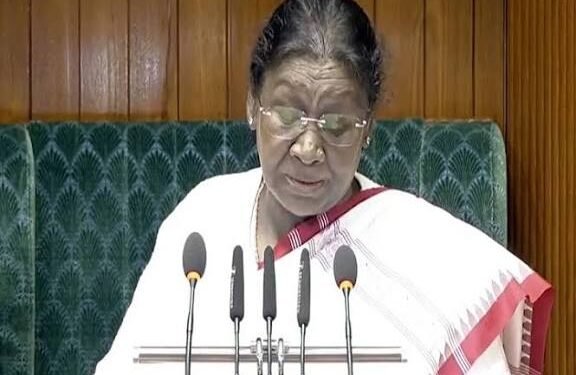 बजट सत्र की शुरुआत, राष्ट्रपति ने अभिभाषण में विकास और रोजगार का रोडमैप…