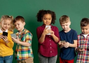 अब बच्चों की डिजिटल एंट्री पर ब्रेक यहाँ इतने साल से कम उम्र वालों पर सोशल मीडिया बैन की तैयारी…