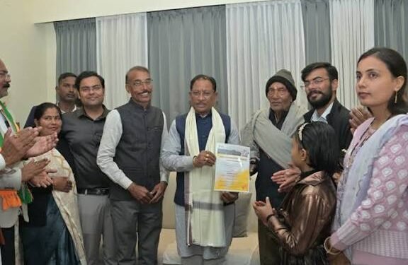 सीएम साय ने पीएम सूर्यघर मुफ्त बिजली योजना के अंतर्गत स्थापित सोलर सिस्टम का किया निरीक्षण…