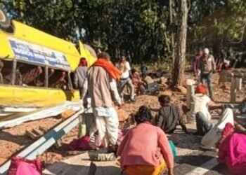 मातम में बदल गई बारात की खुशियां, ब्रेक फेल होने से पलटी बस 9 की मौत, 80 घायल…