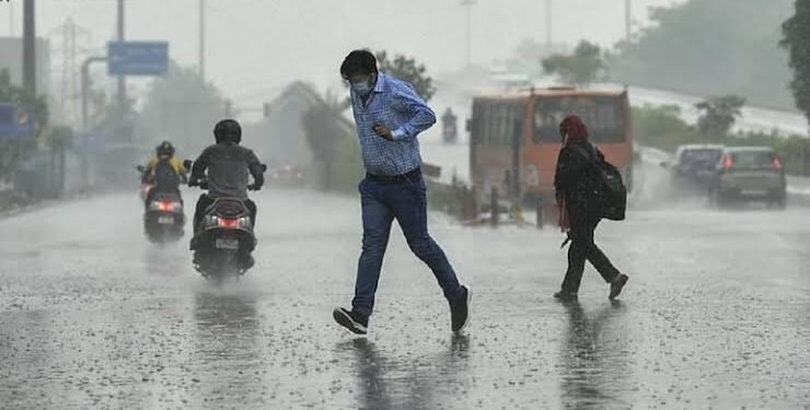 10 राज्यों में आंधी-बारिश का ऑरेंज अलर्ट 50 की स्पीड से चलेंगी हवाएं जानें लेटेस्ट अपडेट…