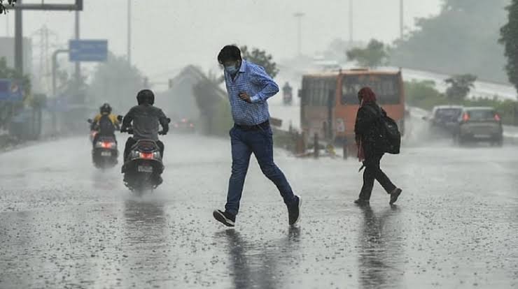 10 राज्यों में आंधी-बारिश का ऑरेंज अलर्ट 50 की स्पीड से चलेंगी हवाएं जानें लेटेस्ट अपडेट…