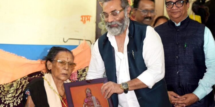 आंजनेय विश्वविद्यालय परिवार द्वारा पद्म विभूषण डॉ. तीजन बाई का सम्मान…