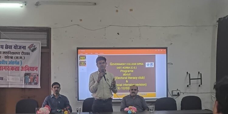 शासकीय महाविद्यालय दीपका में ’इलेक्टोरल लिटरेसी क्लब’ का हुआ गठन पोस्टर प्रतियोगिता के माध्यम से छात्र-छात्राओं ने बताया एसआईआर का महत्त्व…